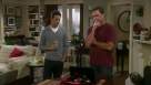Cadru din Rules of Engagement episodul 2 sezonul 5 - The Bank
