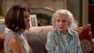 Cadru din Hot in Cleveland episodul 5 sezonul 3 - One Thing or a Mother