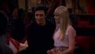 Cadru din 2 Broke Girls episodul 12 sezonul 3 - And The French Kiss