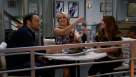 Cadru din Young & Hungry episodul 12 sezonul 5 - Young & Third Wheel