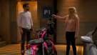 Cadru din Young & Hungry episodul 17 sezonul 5 - Young & Motorcycle