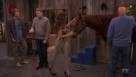 Cadru din Anger Management episodul 14 sezonul 2 - Charlie and Kate Horse Around